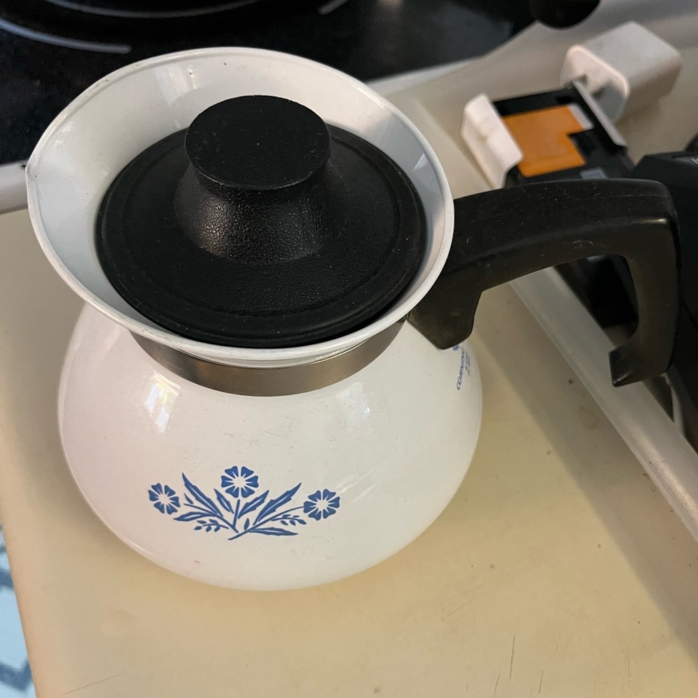 Corningware White 6 Cup Tea Pot with Blue Cornflower Design - Picture 4 of 4
